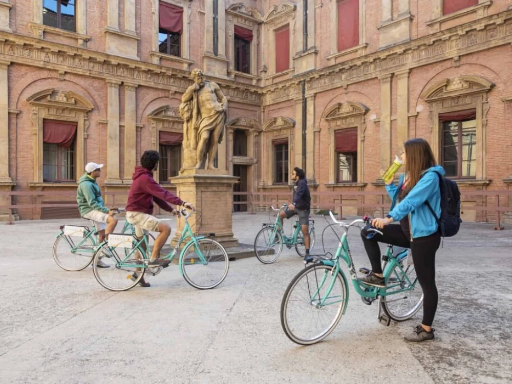 Cycle tourism in Italian cities: 3 routes