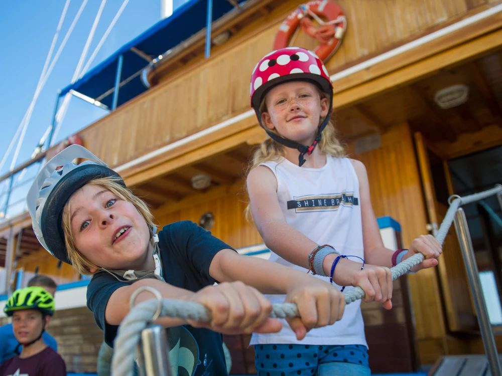 Bike and boat holidays with children: how they work