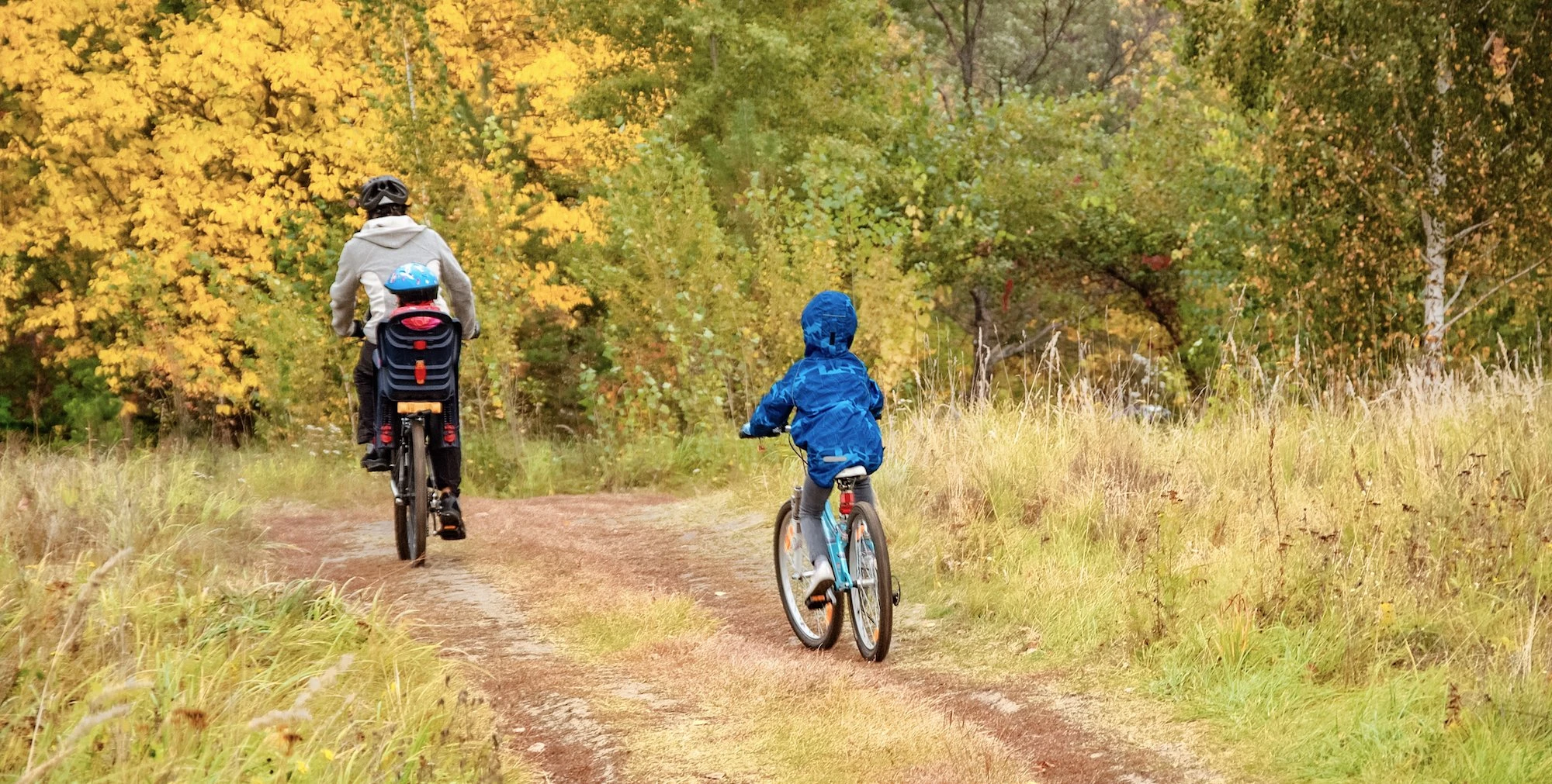 How to dress children in bike in winter: 5 useful tips