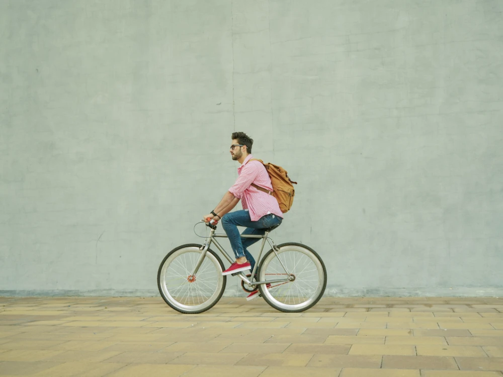 Bike to work: how to dress to cycle in the city