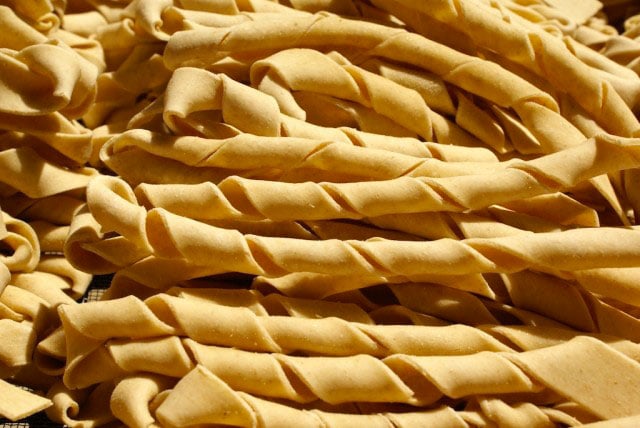 5-traditional-Salento-dishes-that-will-blow-your-mind-sagne-ncannulate-03-2