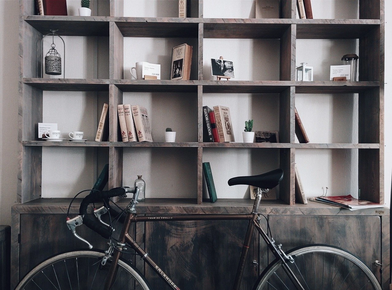 Literature on bike: the 5 perfect books for traveling on two wheels on vacation