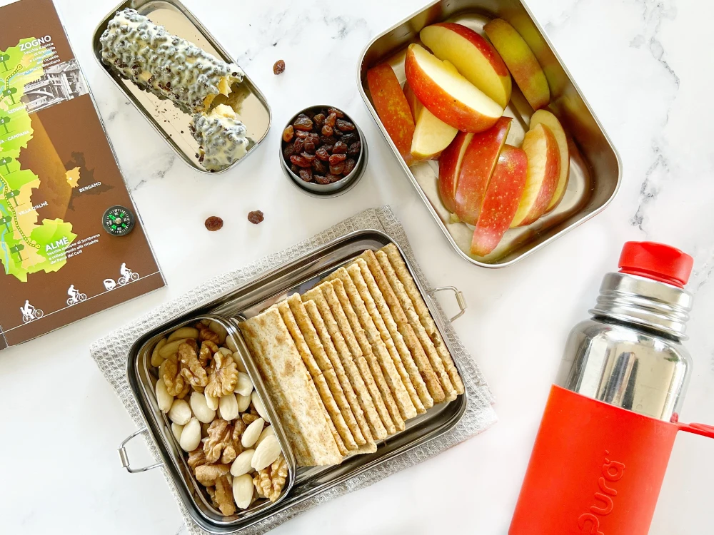 Travel snack for children: how to organize
