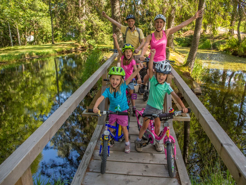 Traveling by bike with children: 5 good reasons to do it