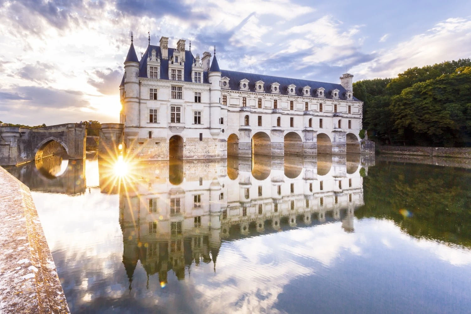 Château de Chenonceau spanning the Cher River