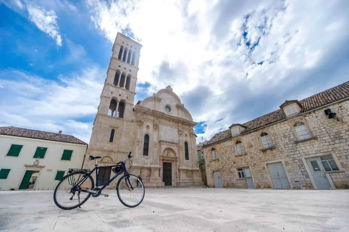 islandhopping-by-boat-bike-southern-dalmatia-fromto-trogir