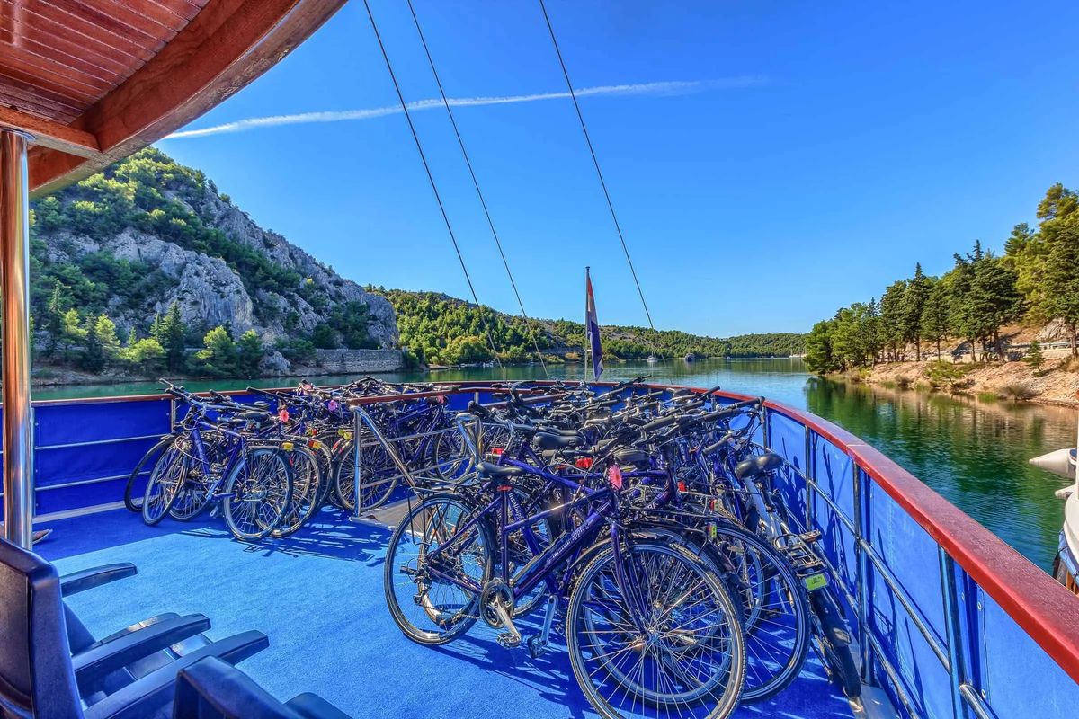 islandhopping-by-boat-bike-southern-dalmatia-fromto-trogir