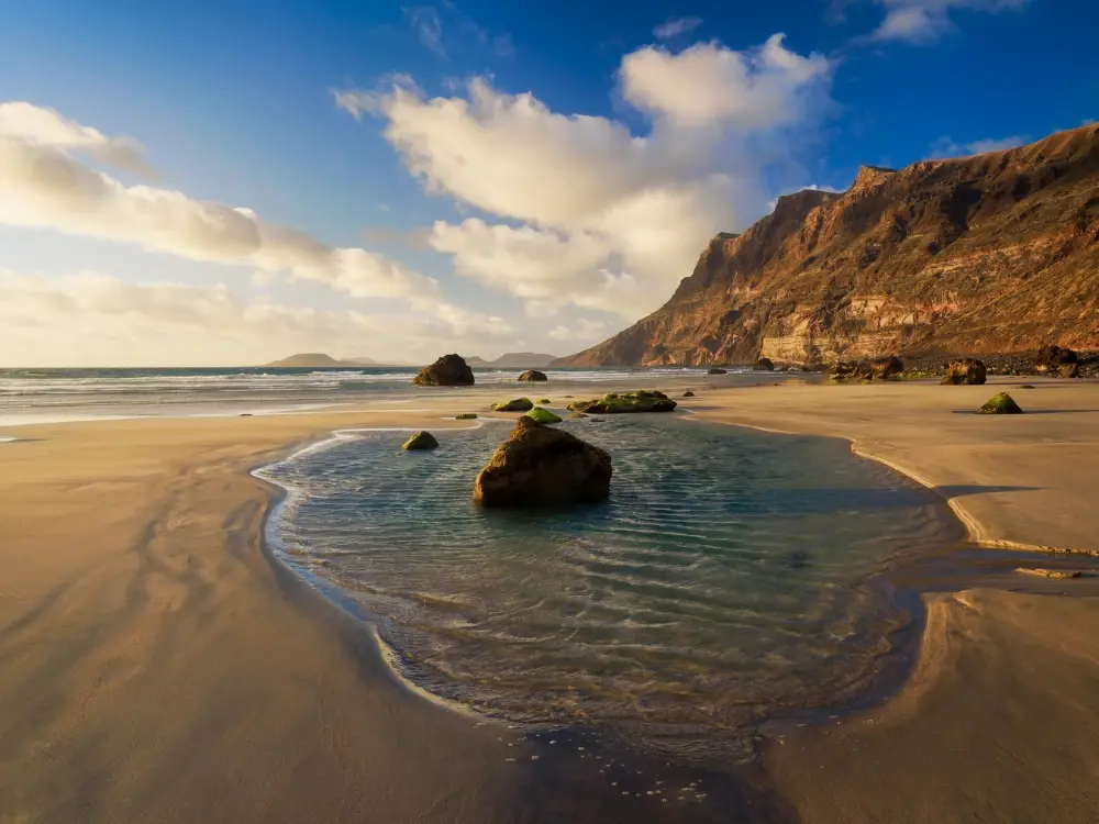 lanzarote-land-of-the-volcanoes