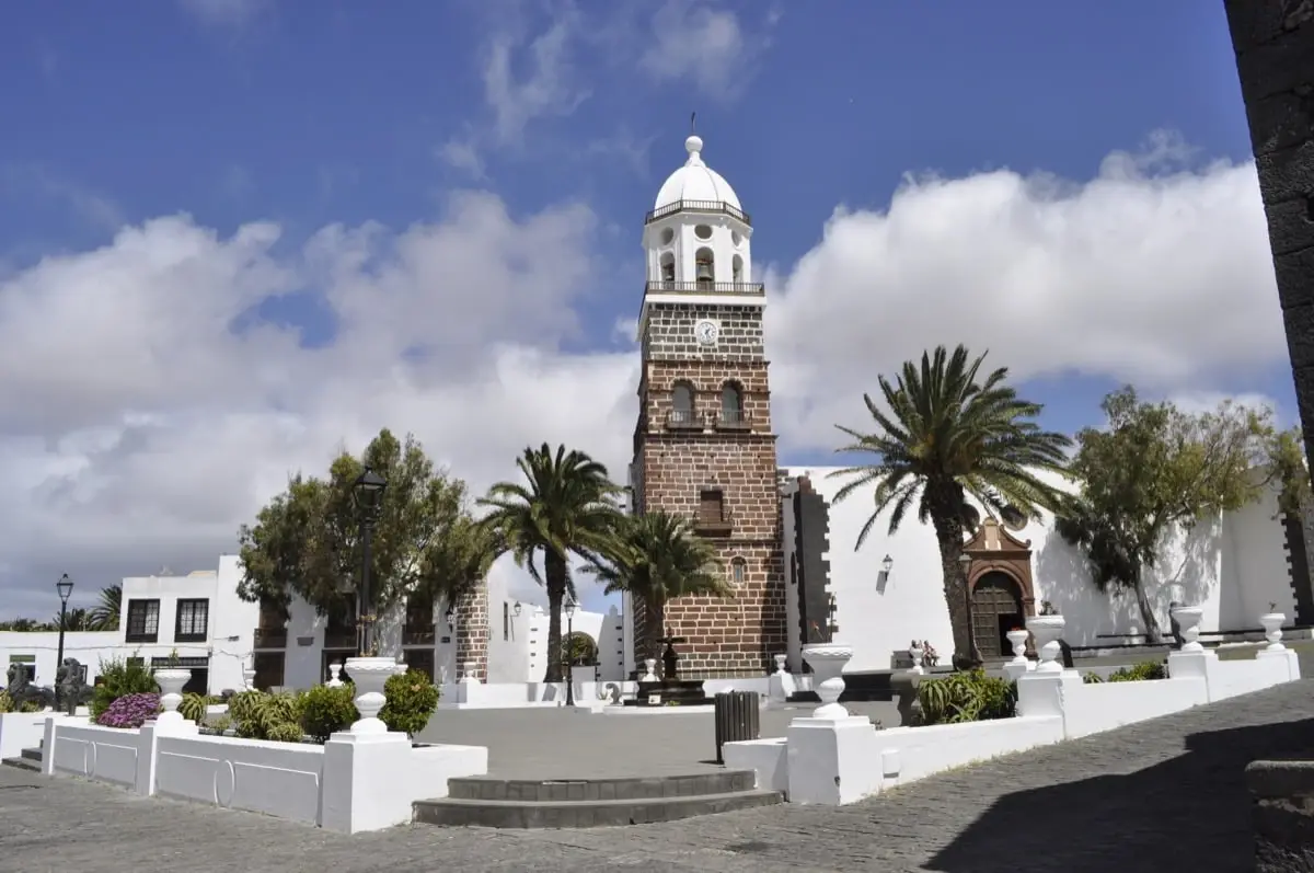 lanzarote-land-of-the-volcanoes