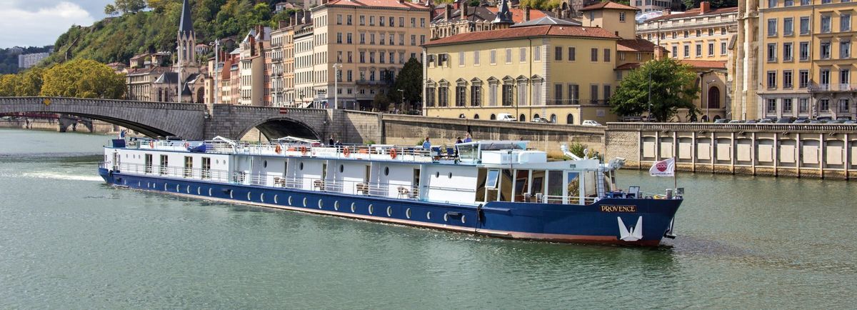 provence-rhone-valley-boat-bike